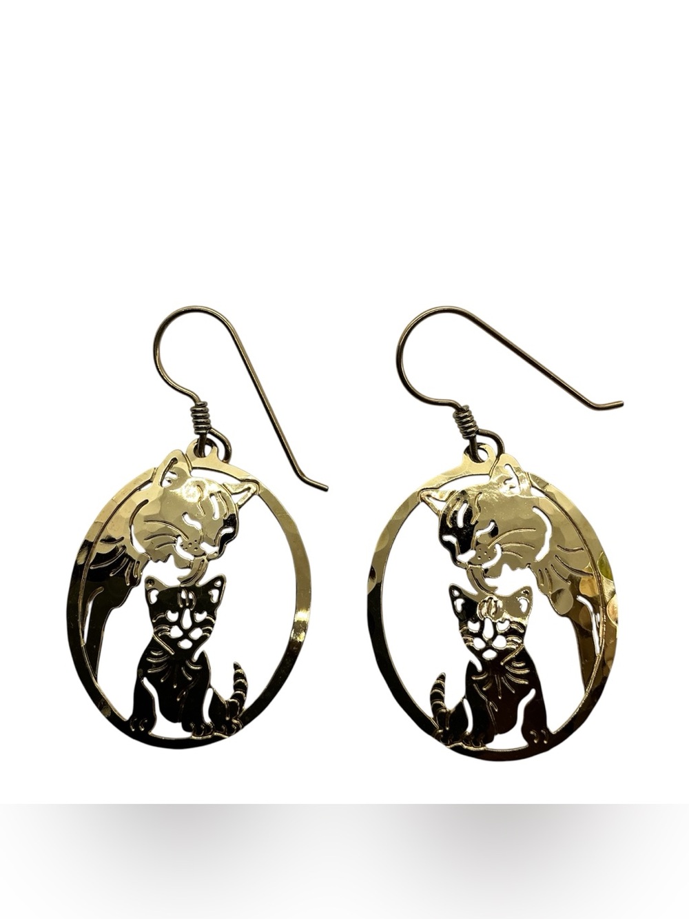 Vtg Artisan Wild Bryde Cat & Kitten Silouette, Hand Hammered Gold Tone Earrings